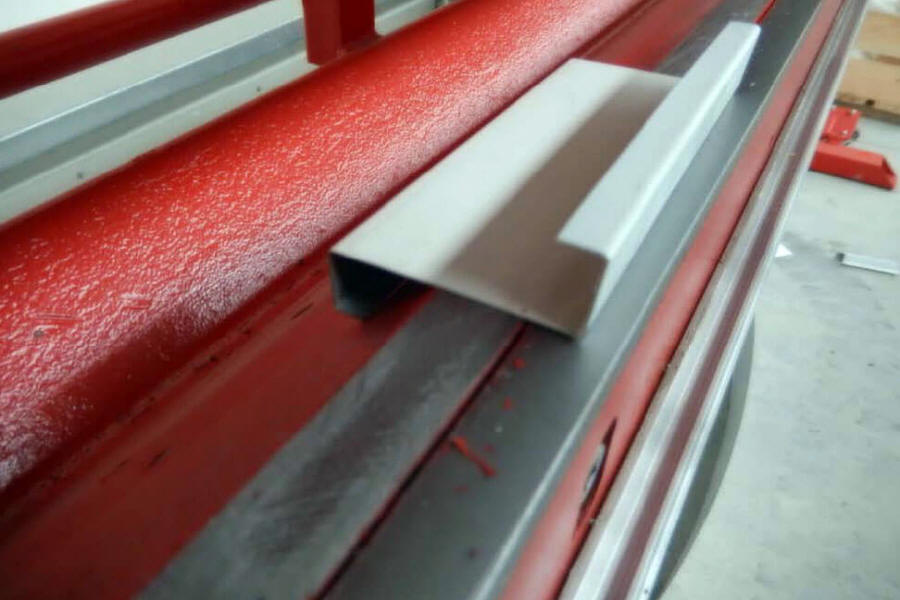 macchine pieghevoli fondazioni di pareti di isolamento di tubazioni isolamento di edifici pannelli sandwich lana minerale schiume poliuretaniche Polonia